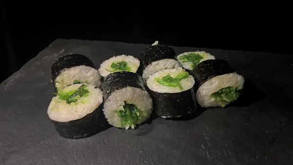 Wakame maki (8 vnt.)